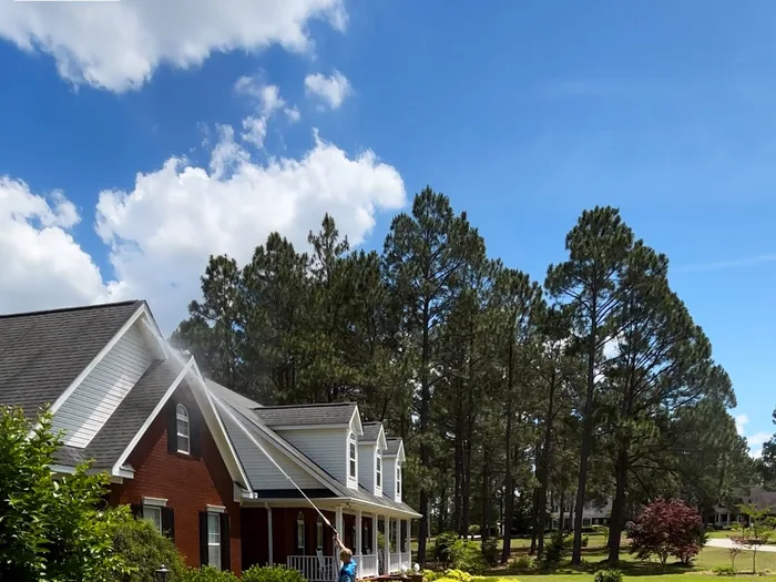 Brick home and lawn in South Georgia after an exterior clean